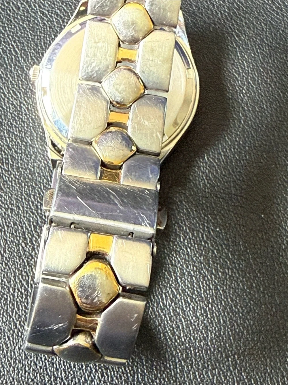 Armitron Diamond Two Tone Watch In Fair Condition Needs A Battery - Picture 4 of 5